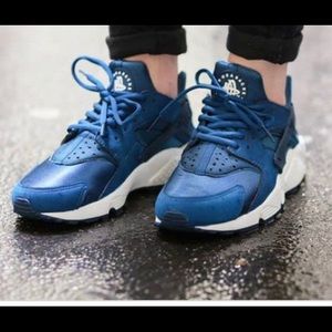 Nike Huarache in Blue Force Sail (color-way)